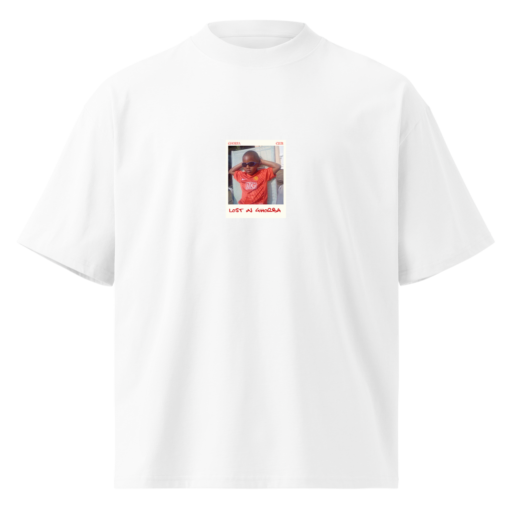 Modèle Polaroid, une photo, sur t-shirt blanc
